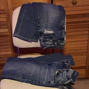 2 PAIRS OF AMERICAN EAGLE MOM JEANS!